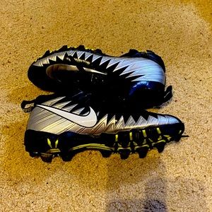 Nike men football cleats size 7W